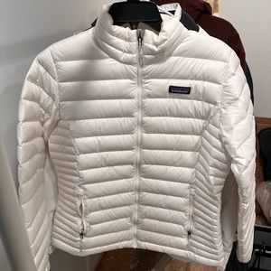 Patagonia puffer jacket in white